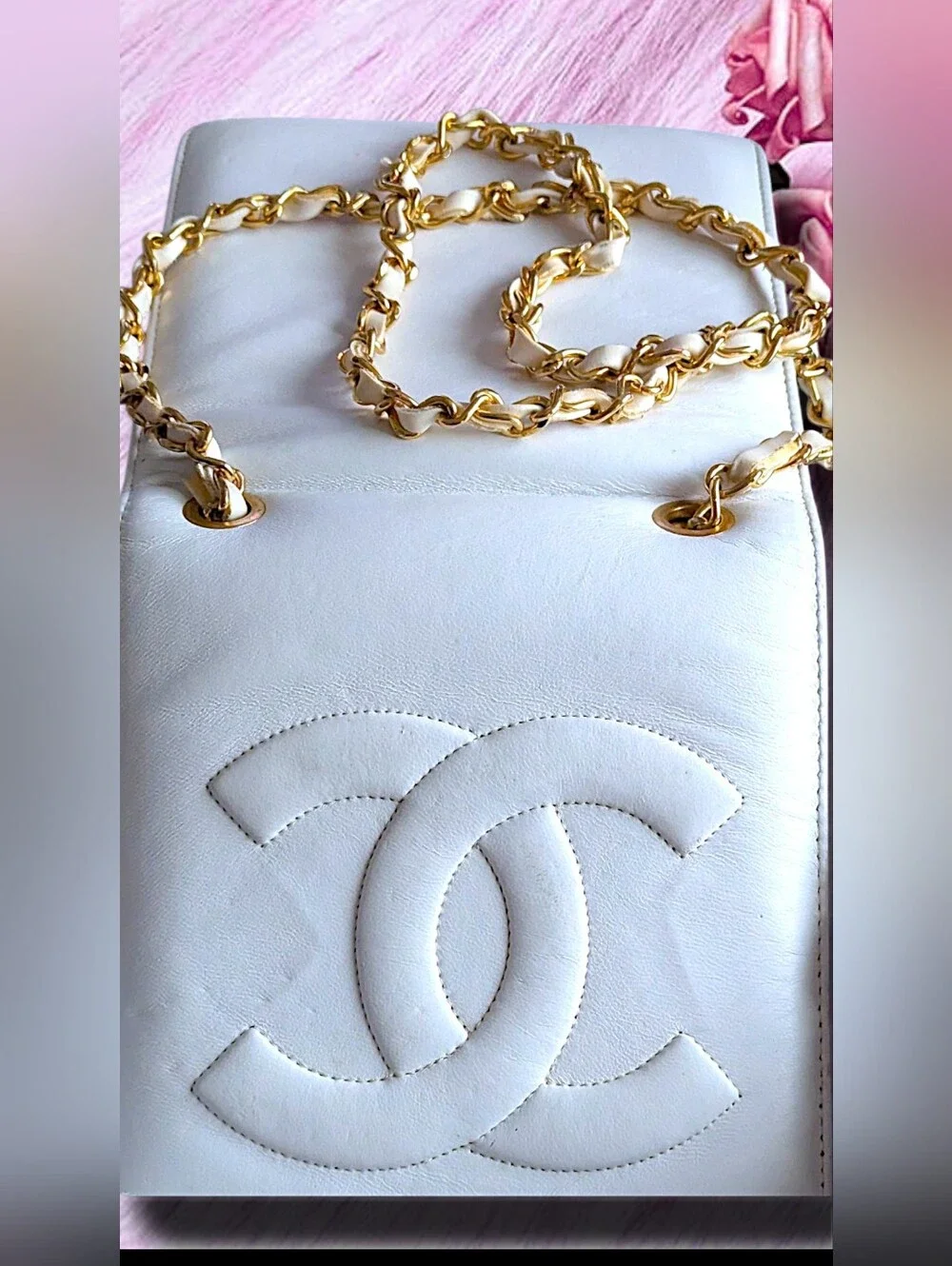 1980s Chanel Lambskin Leather Large CC Logo Single Gold Chain Strap Shoulder Bag